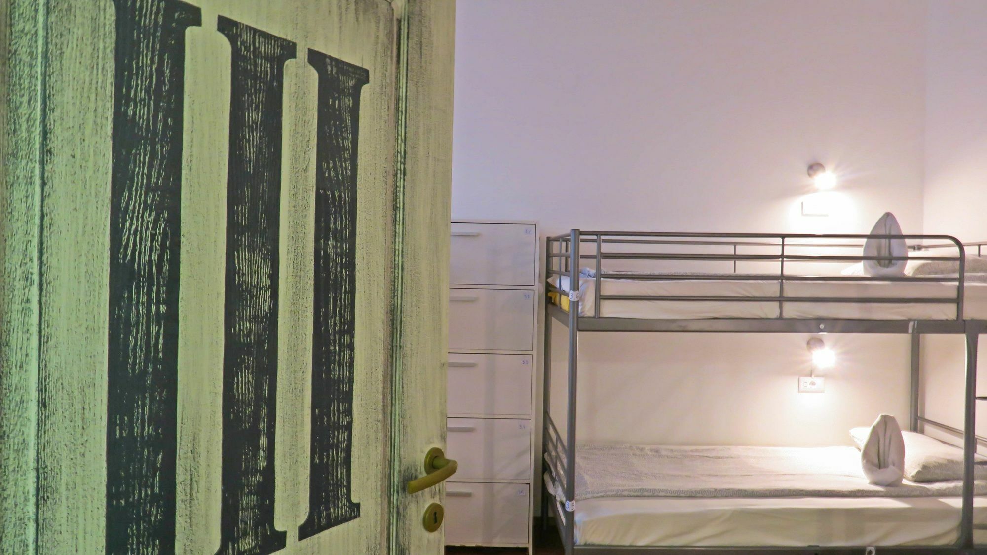 The Evil Clown Hostel 布拉索夫 外观 照片