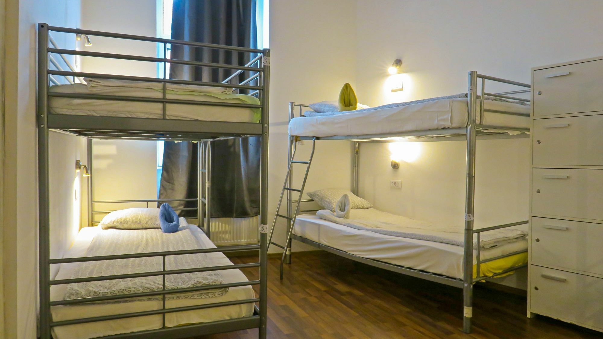 The Evil Clown Hostel 布拉索夫 外观 照片
