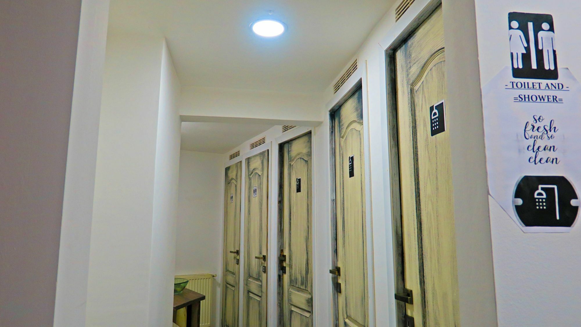 The Evil Clown Hostel 布拉索夫 外观 照片
