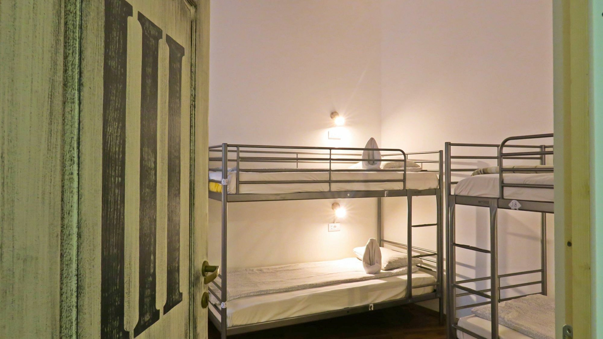 The Evil Clown Hostel 布拉索夫 外观 照片