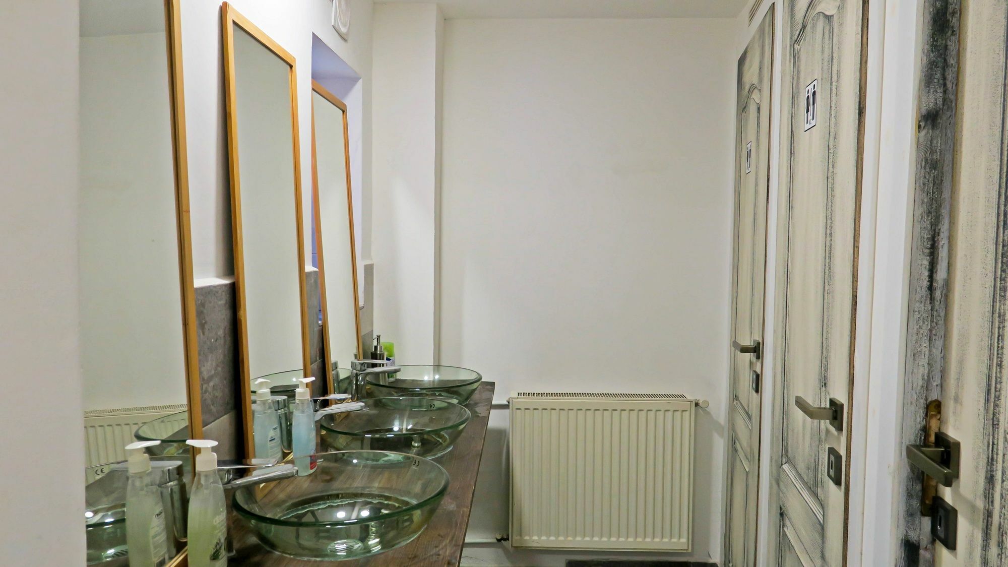 The Evil Clown Hostel 布拉索夫 外观 照片